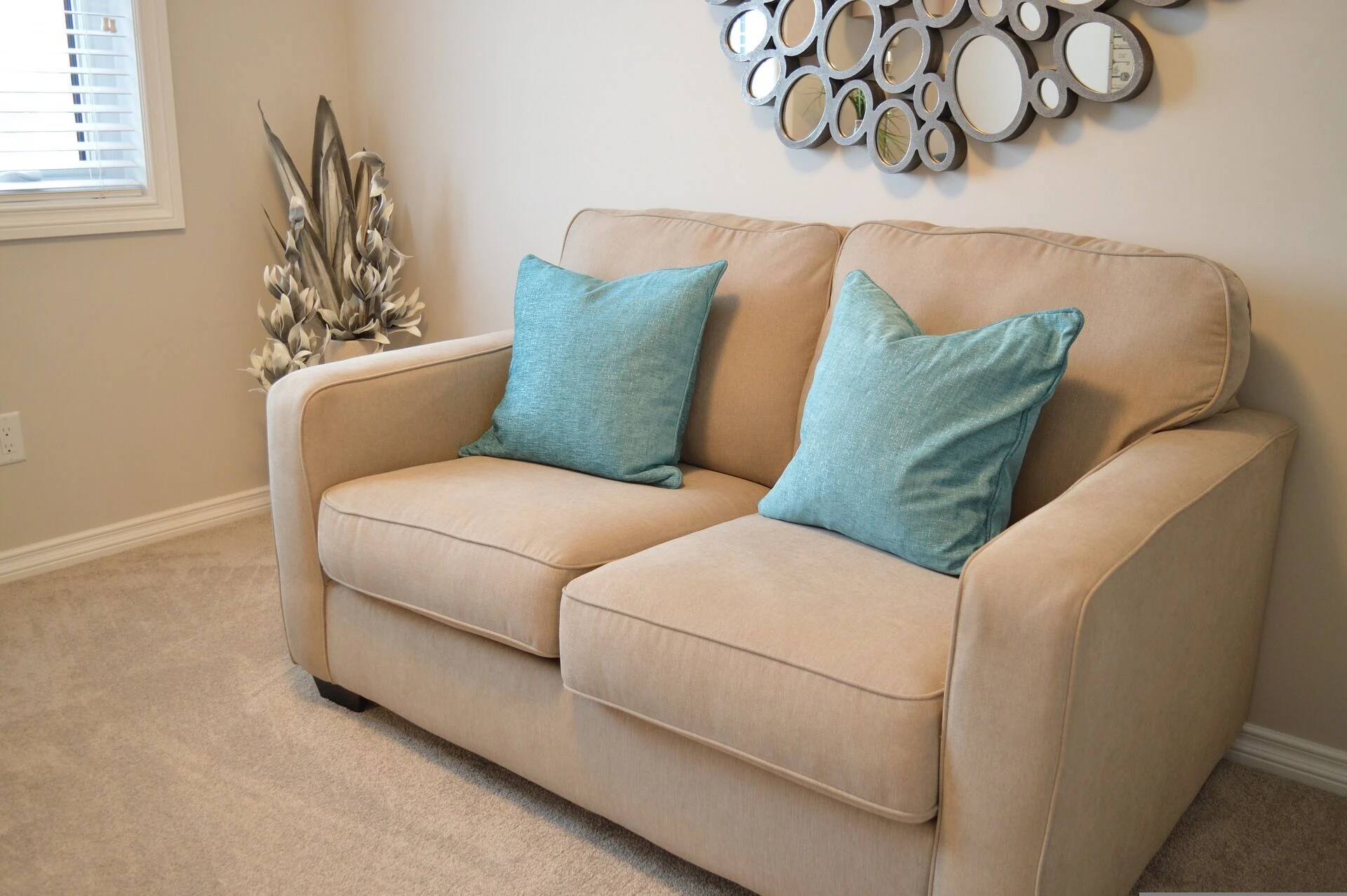 love-seat-g8fcf48110_1920